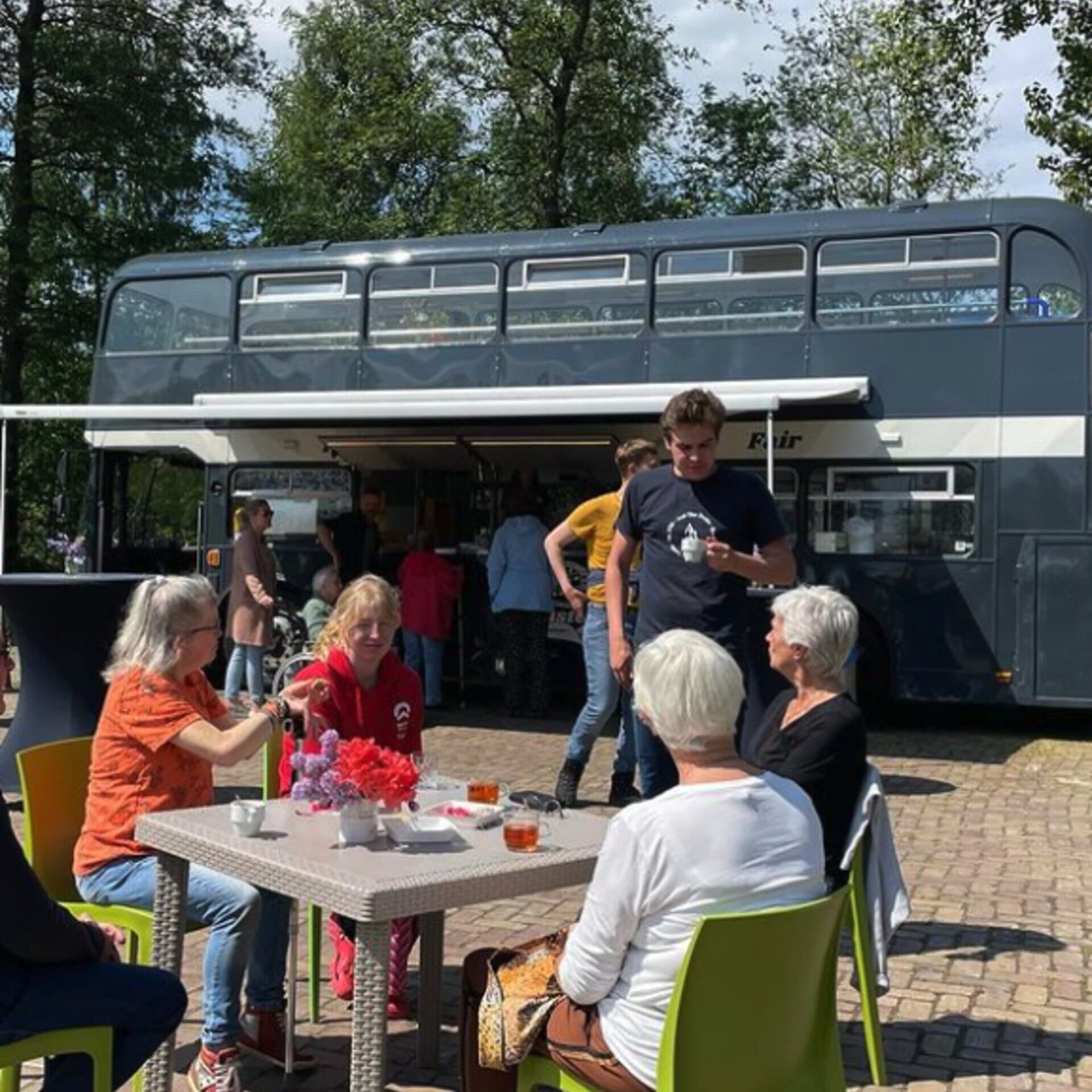 Buster Foodtruck bij zorgboerderij de Mikkelhorst